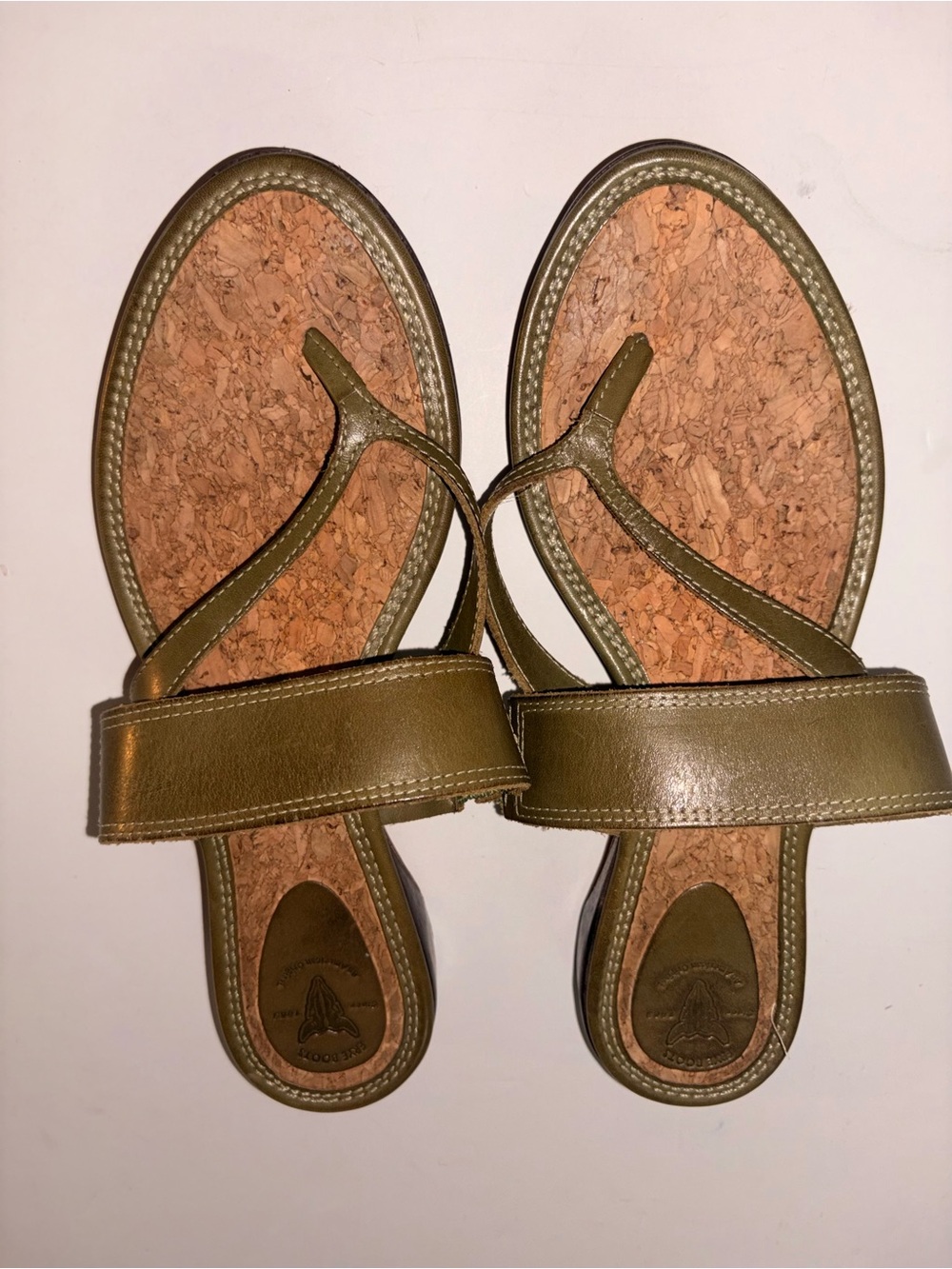 Frye Chelsea Thong Sandals size 6M